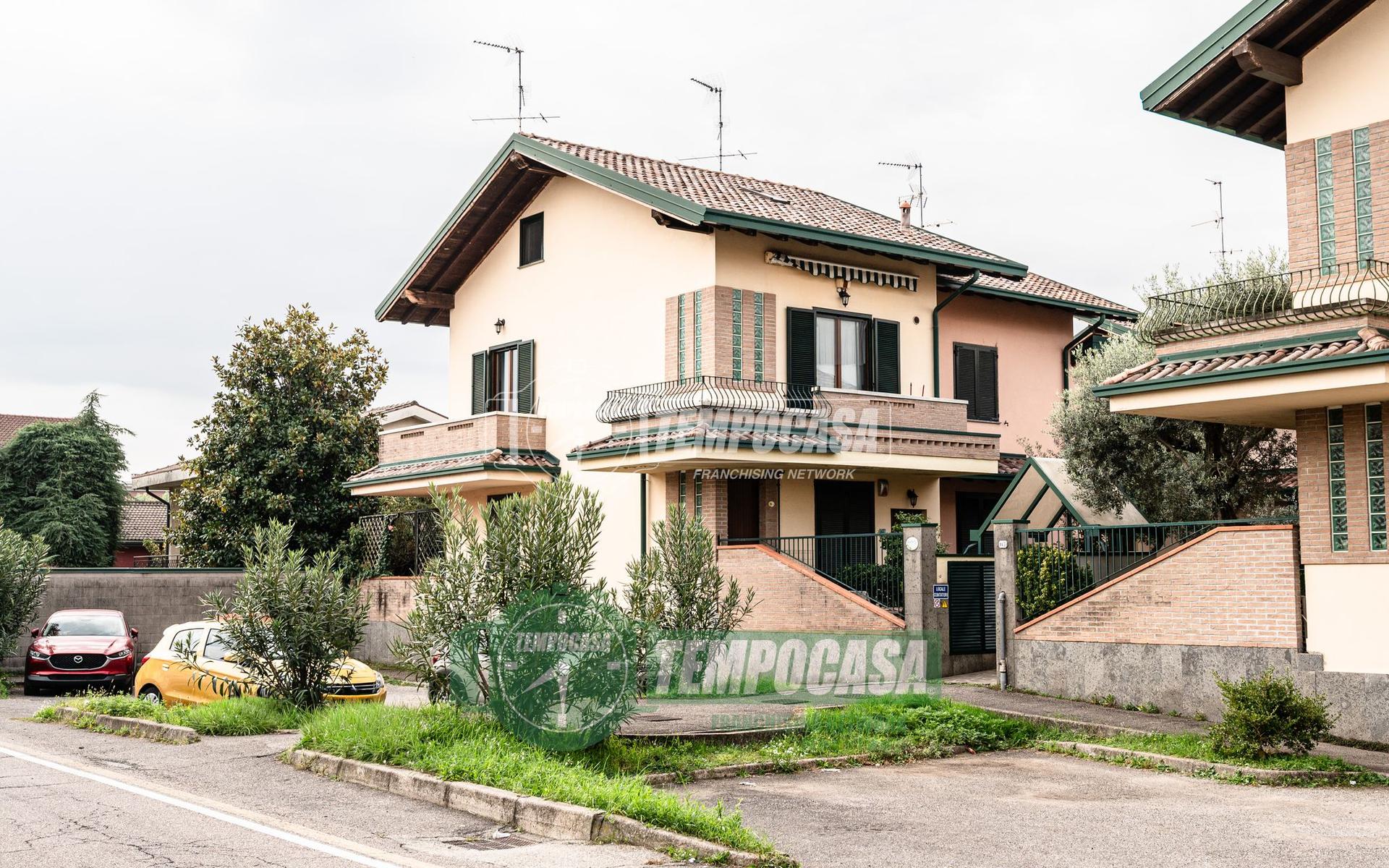 Villa a schiera in Via Don Angelo Corti 14, Pogliano Milanese