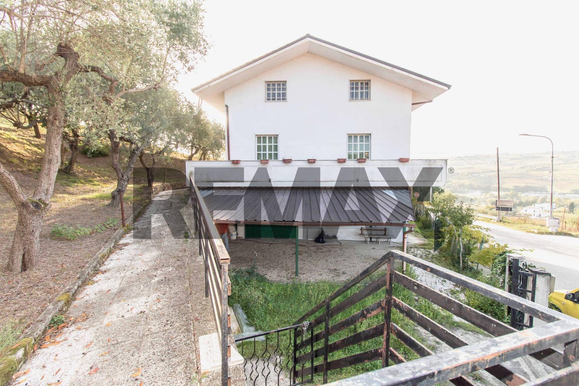 Villa in Contrada Montupoli Avenna 128, Miglianico