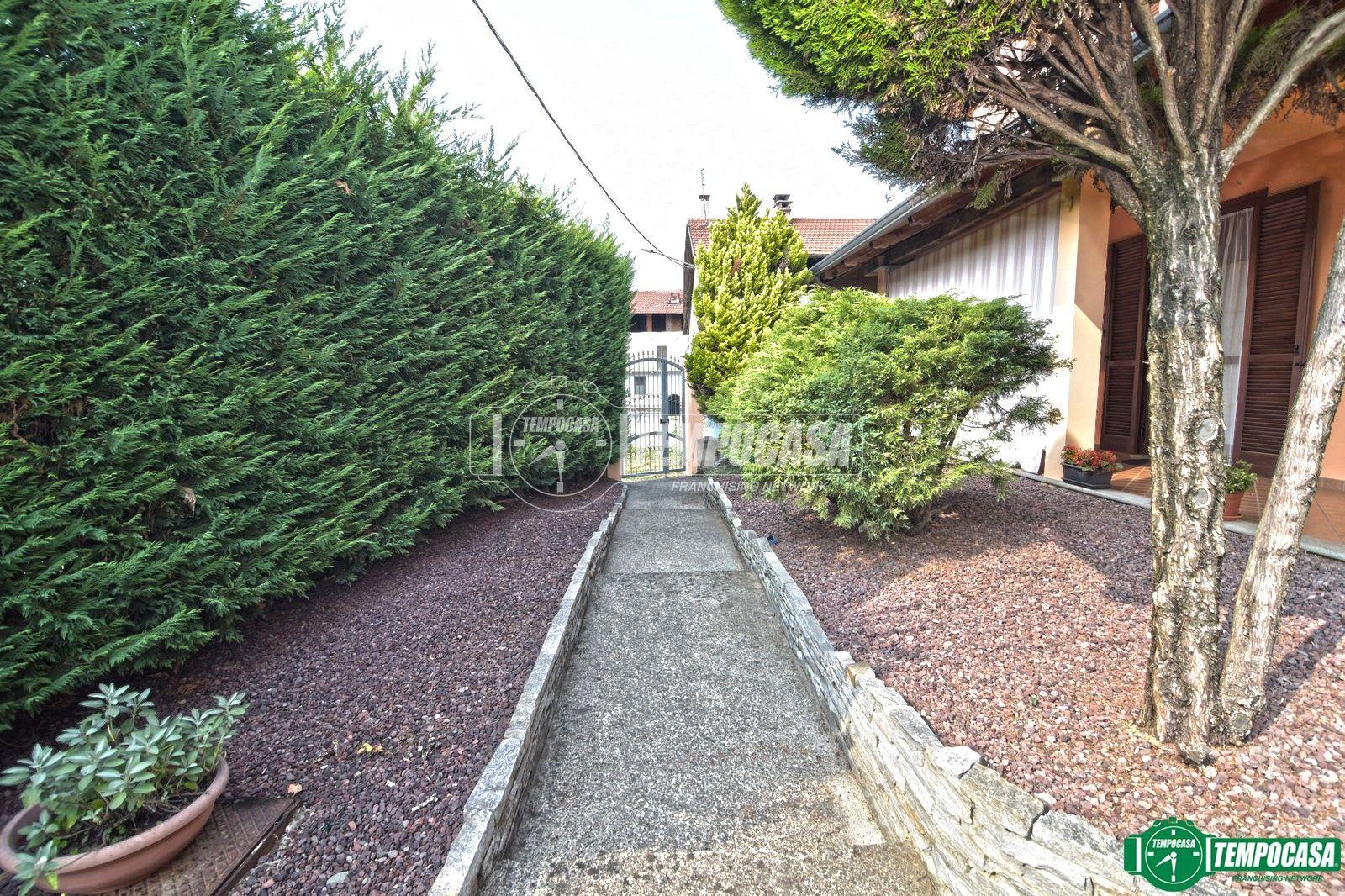 Villa in Via B. Drovetti 3, Vauda Canavese