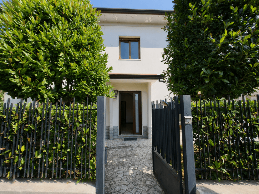 Casa indipendente in della Bassa 145, Carrara — foto 3 di 5