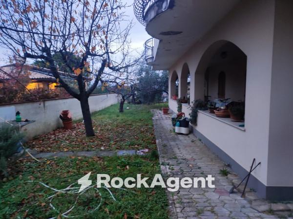 Villa in Via G. d'Annunzio 4, Catignano — foto 4 di 5
