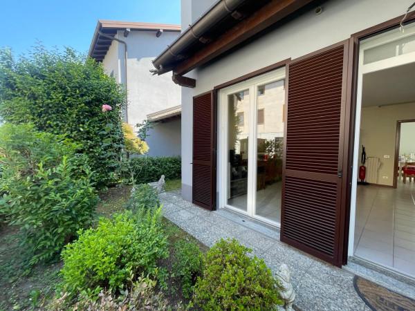 Villa a schiera in Via del Capricorno 19, Angera