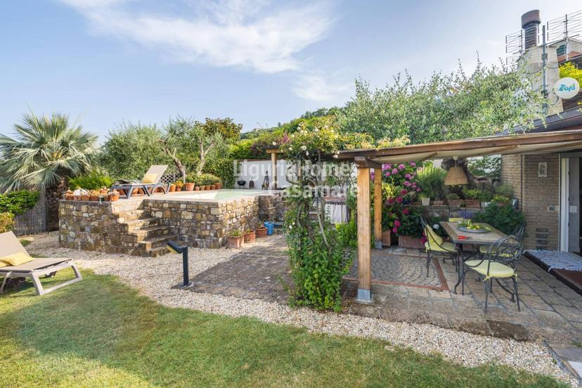 Villa in Strada Riveure, Imperia