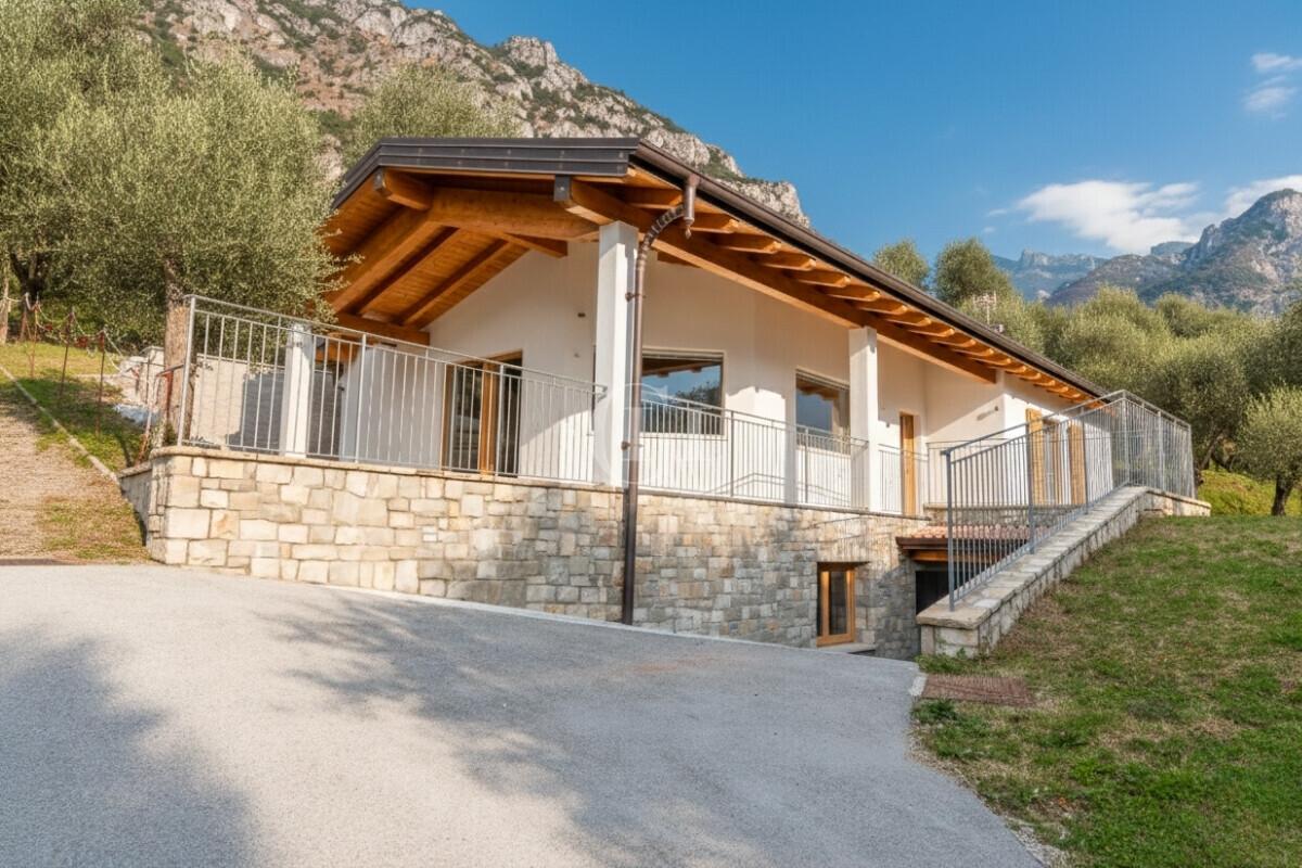 Villa unifamiliare in Via S. Pietro 28, Limone sul Garda
