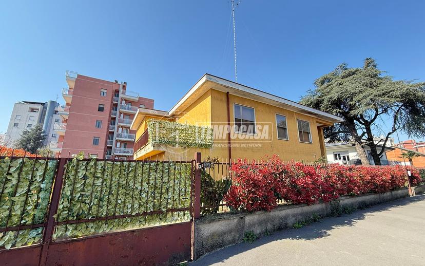 Villa in Via Luigi Pirandello 10, Rozzano — foto 2 di 5