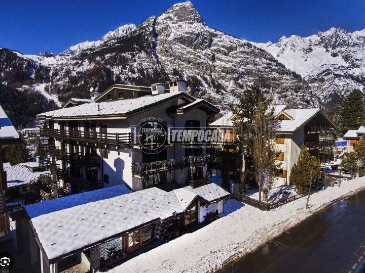Bilocale in Via Regionale 35, Courmayeur — foto 2 di 5