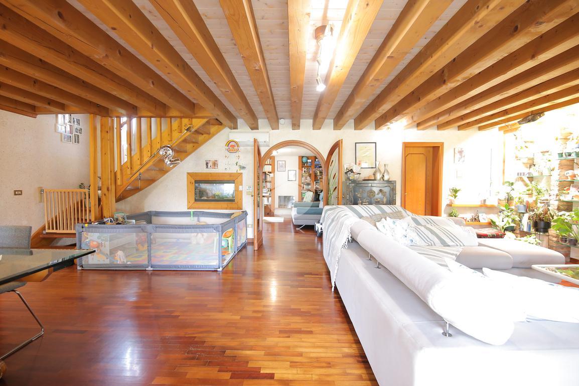 Villa in Strada Nenzi, Casier