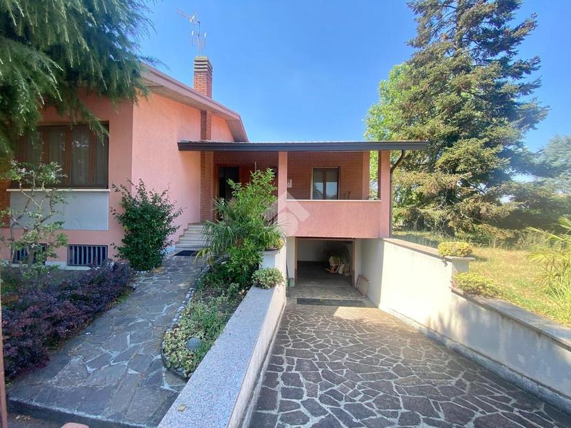 Villa in Via Trieste 7, Calvenzano — foto 4 di 5