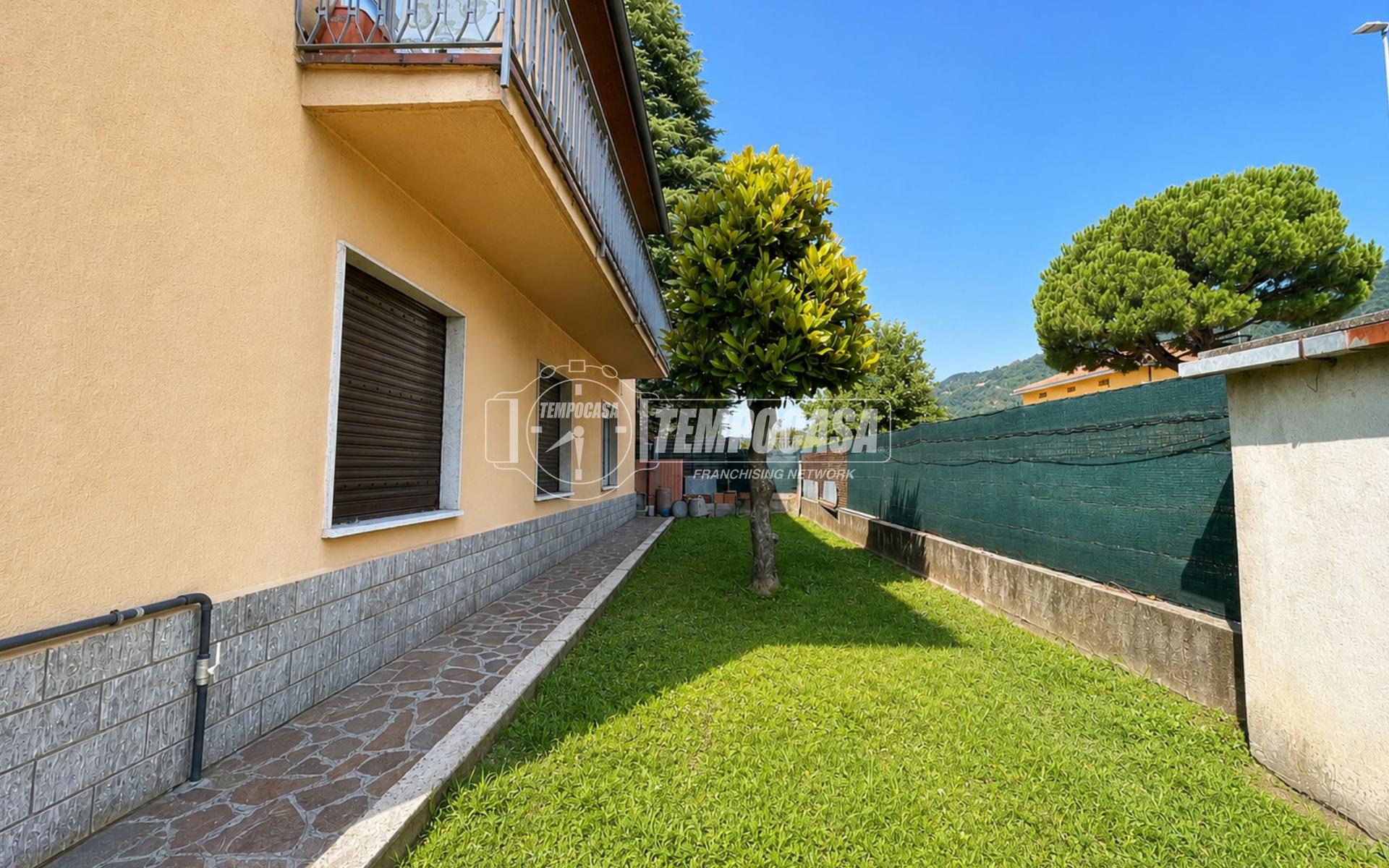 Villa in Via Como, Brivio