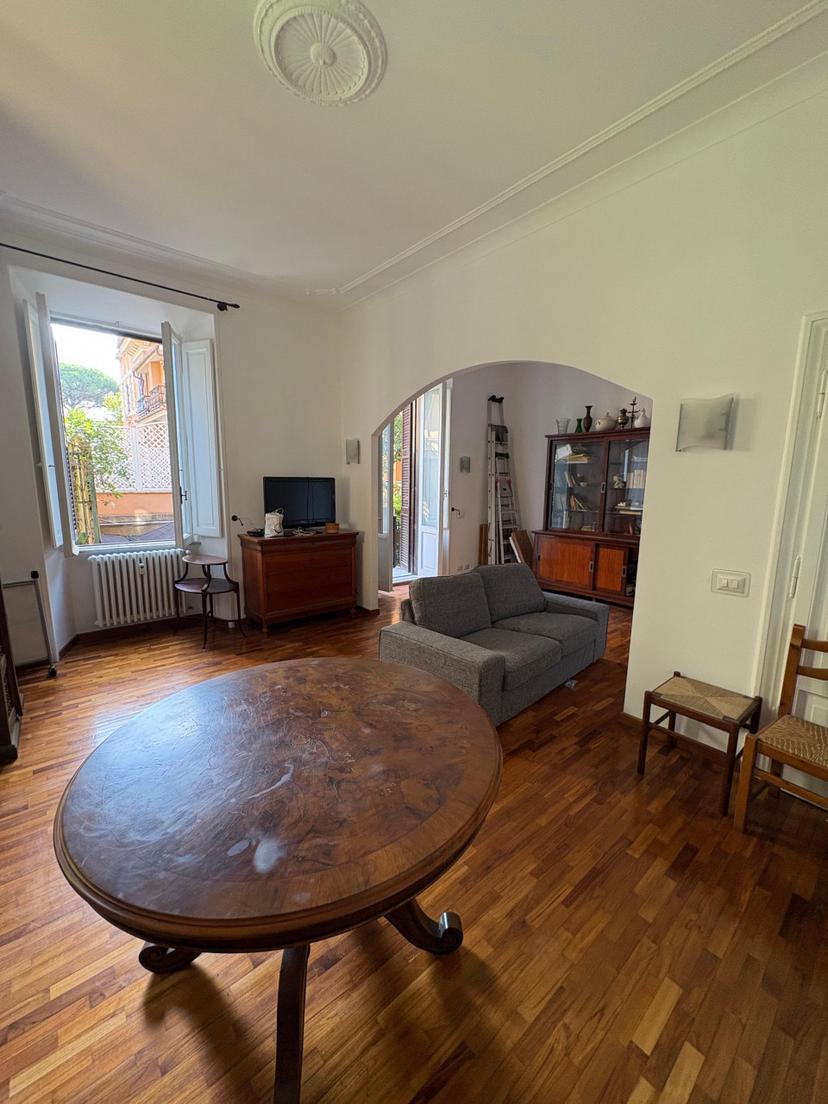Trilocale in Via Giacinto Bruzzesi, Roma
