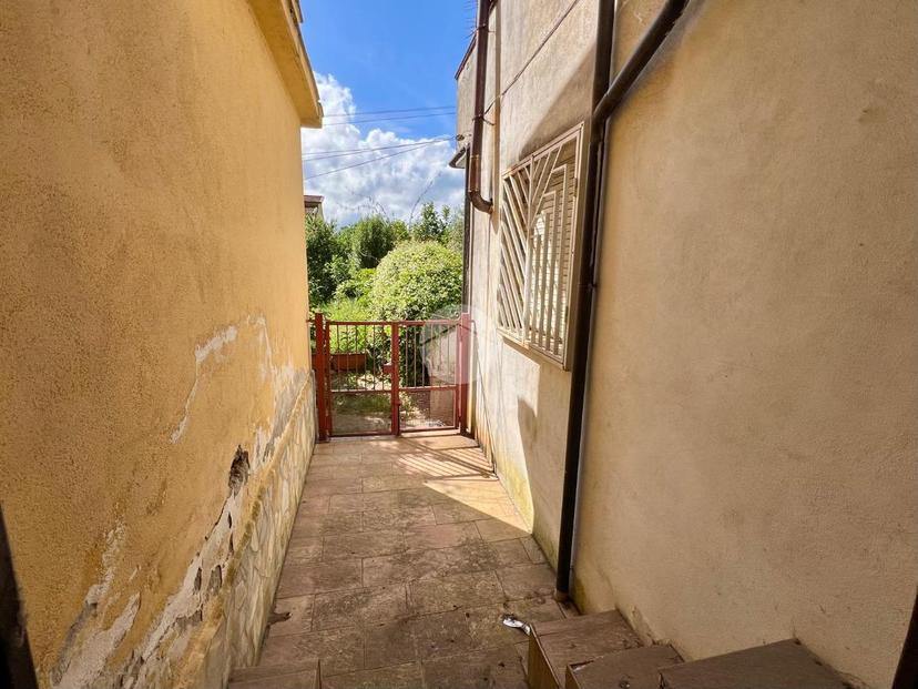 Casa indipendente in Via Sant'Antonio dell'Orto, Cosenza — foto 3 di 5