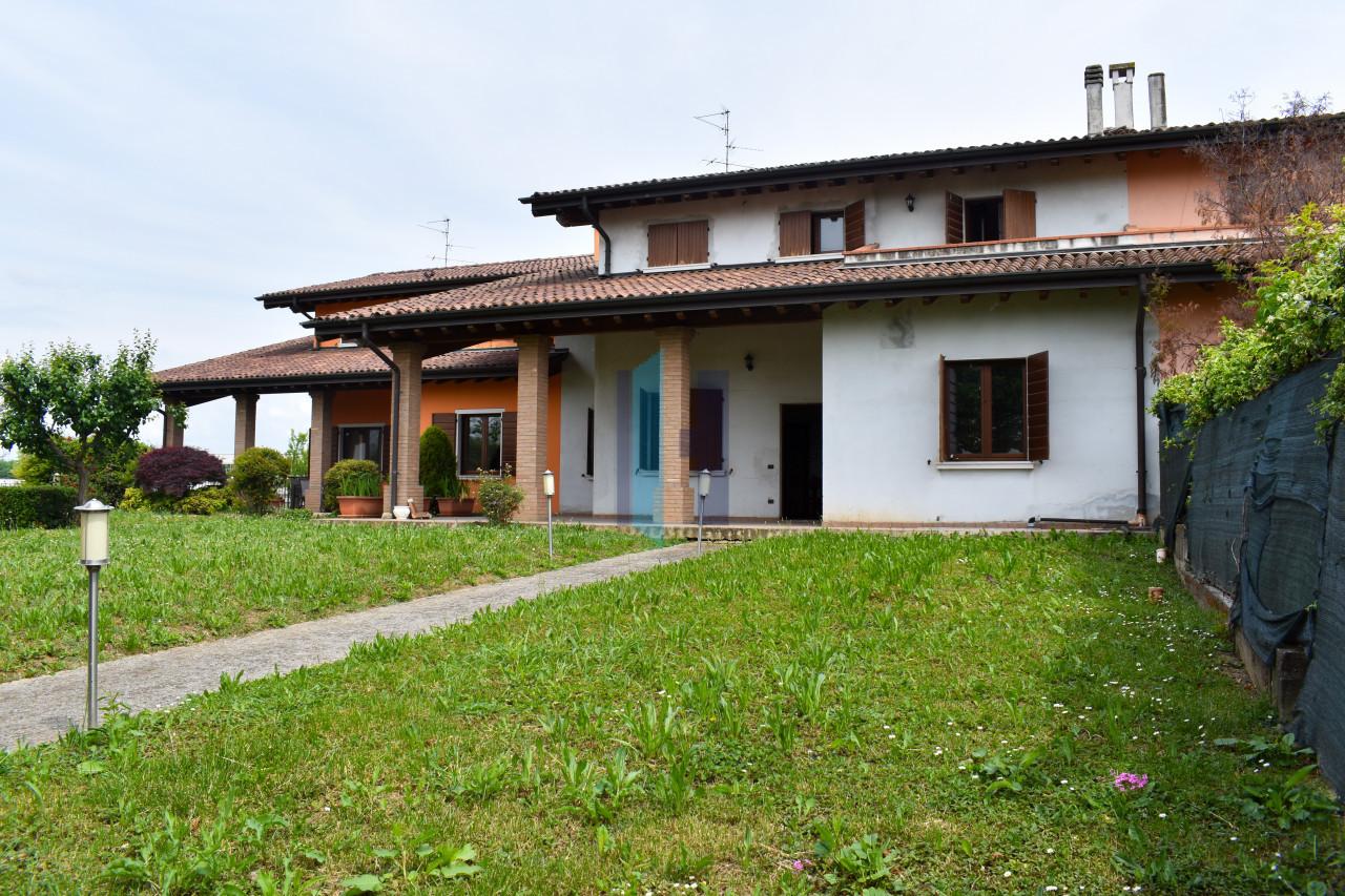 Villa a schiera, Torbole Casaglia