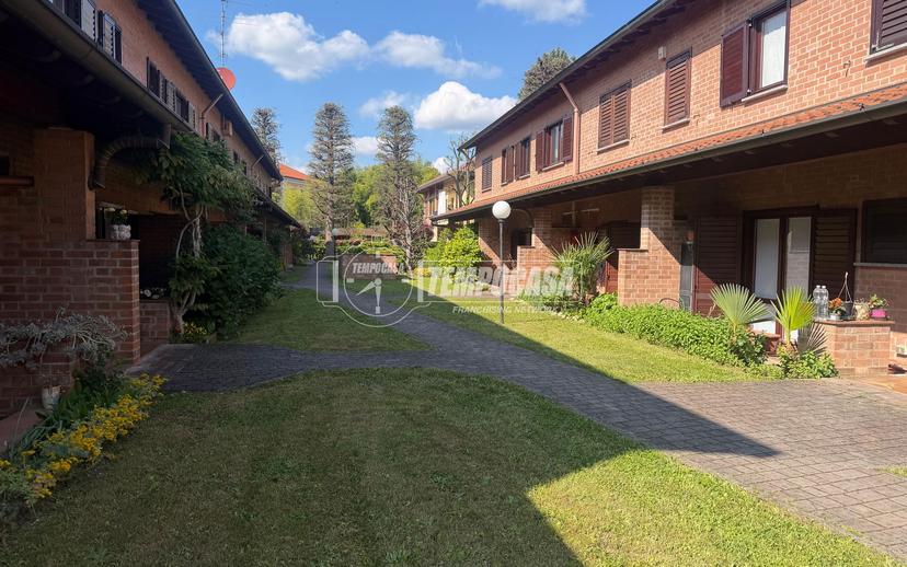 Trilocale in Via Michelangelo Buonarroti 3, Carate Brianza — foto 2 di 5
