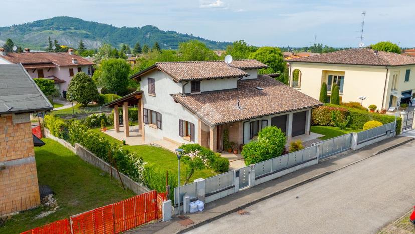 Villa in Via Beatrice da Lorena 6, Canossa — foto 4 di 5