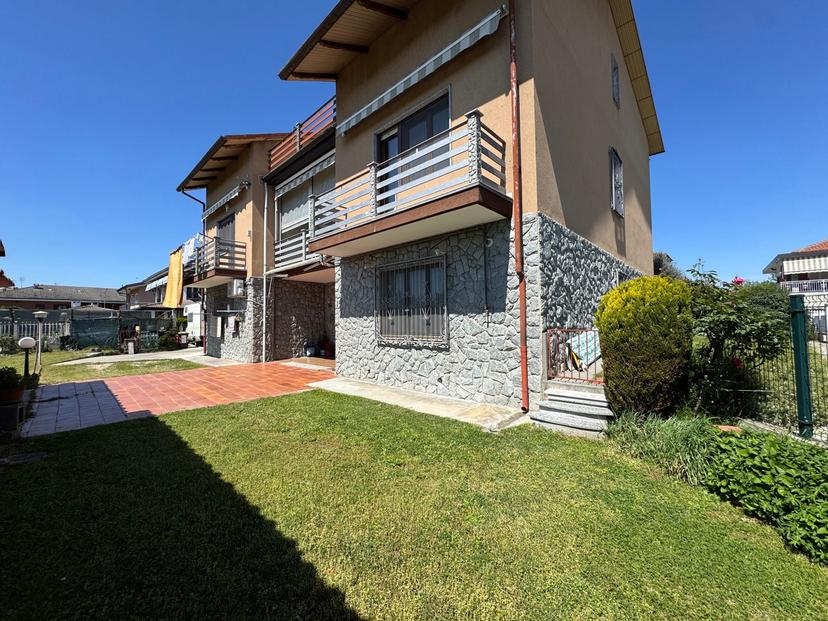 Trilocale in Via dei Giardini 11, Poirino — foto 2 di 5