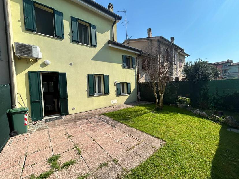 Villa a schiera, Sermide e Felonica — foto 3 di 5