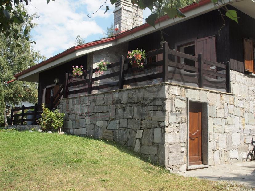 Villa in Frazione Les Fleurs 10, Gressan — foto 2 di 5
