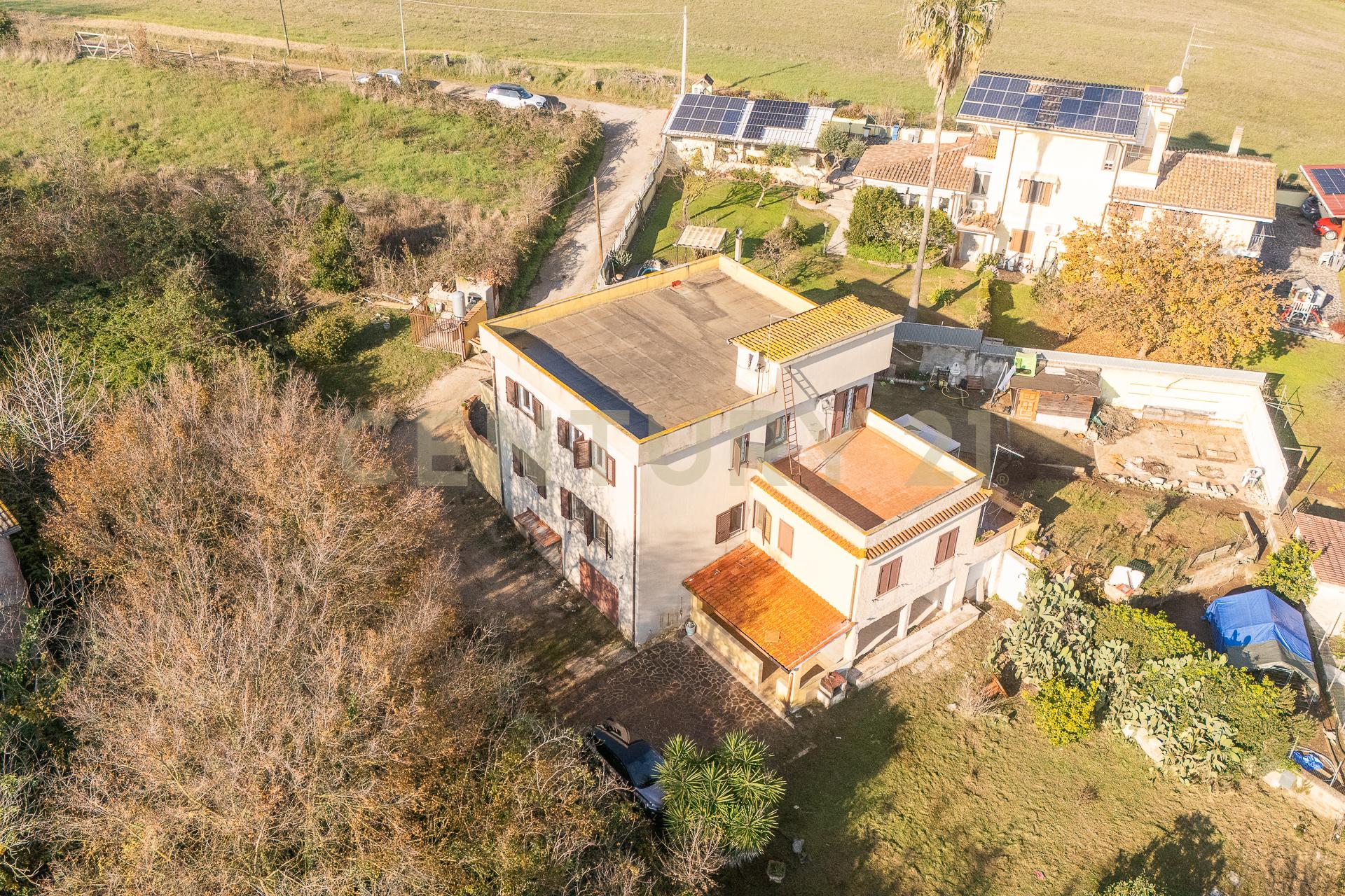Villa in Via Ombrone 9, Aprilia