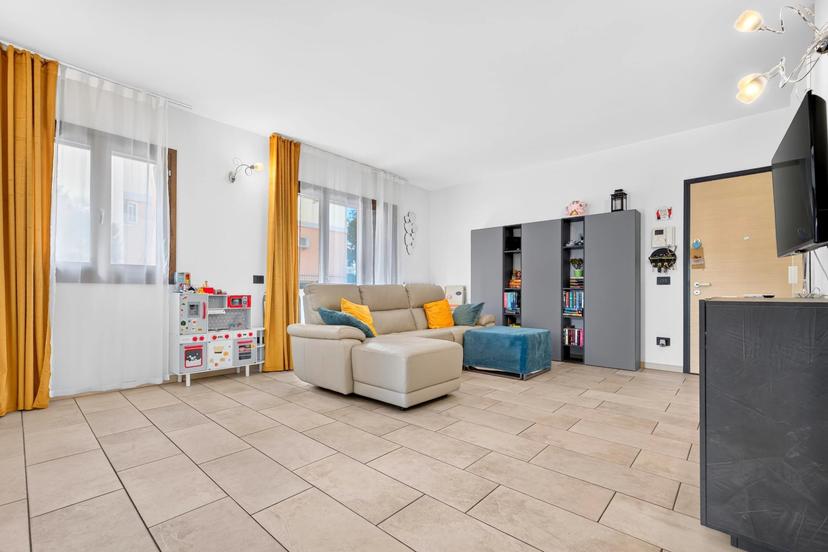 Trilocale in Via Po, 82, Bollate — foto 2 di 5