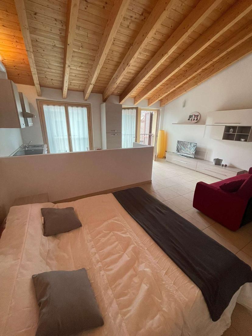 Loft in Via Aldo Moro  22, Travedona-Monate — foto 3 di 5