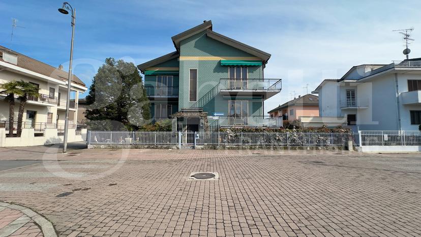 Villa bifamiliare in Via Achille Grandi 47, Pieve Emanuele — foto 4 di 5