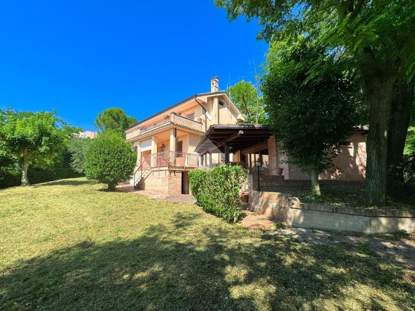 Villa in Viale Maiella 48, Chieti — foto 2 di 5
