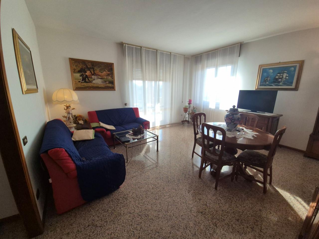 Appartamento in Via Brigate Alpine, Villafranca di Verona