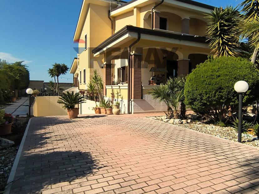 Villa a schiera in Via Monte d'Alba 48, Trani — foto 2 di 5