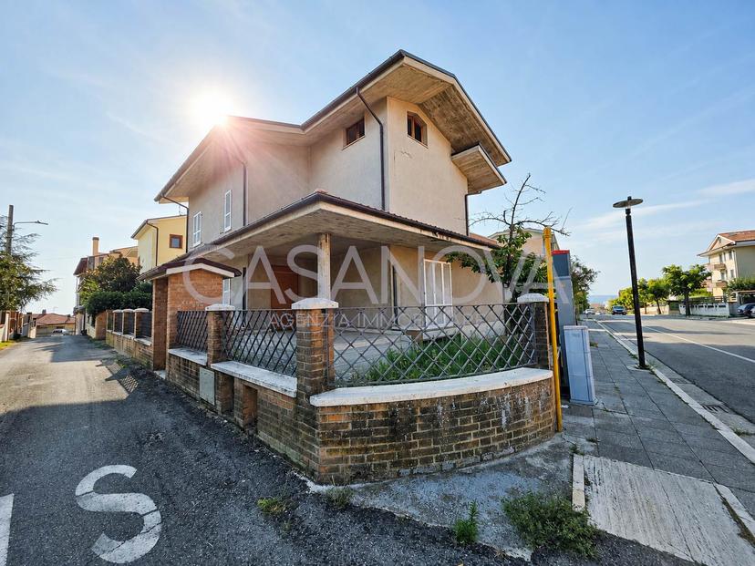 Villa, Mosciano Sant'Angelo — foto 2 di 5