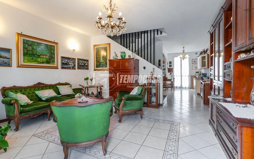 Villa a schiera in Via Trento E Trieste 3//1, Settimo Milanese