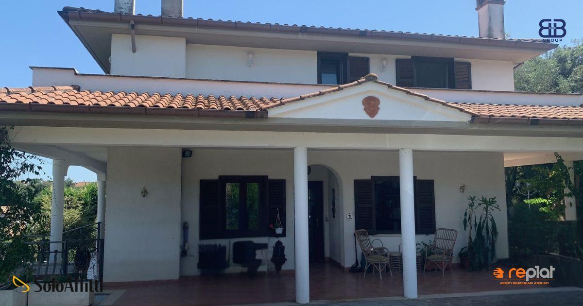 Casa indipendente in Via Glicini, Anguillara Sabazia