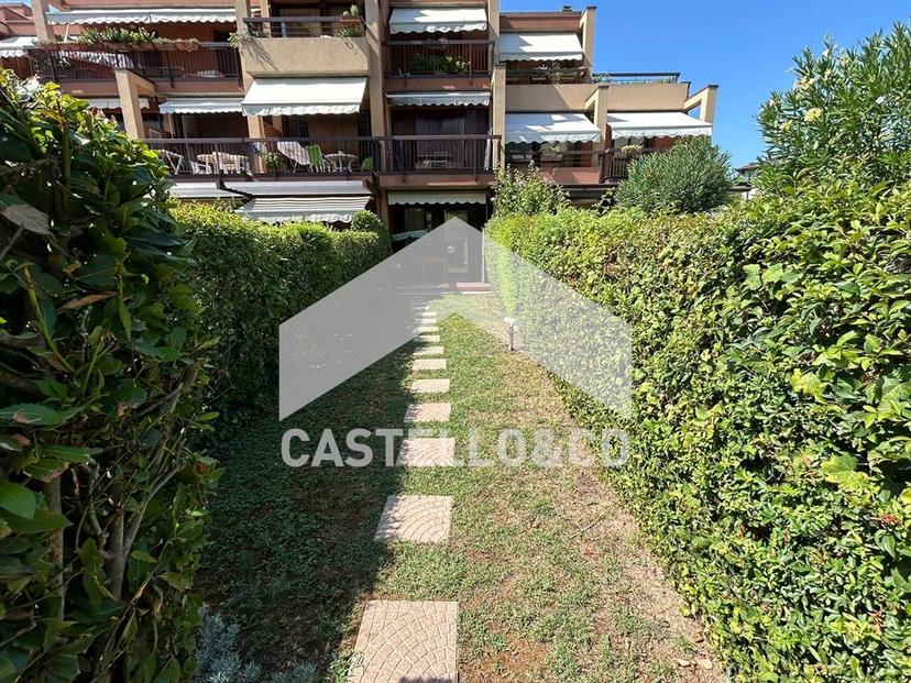 Bilocale in Via Papa Giovanni 23, Desenzano del Garda — foto 3 di 5