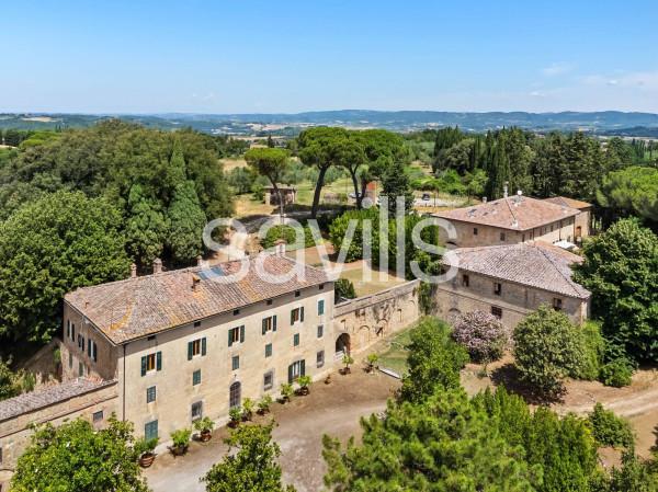 Casale in Via Cassia Nord, Siena