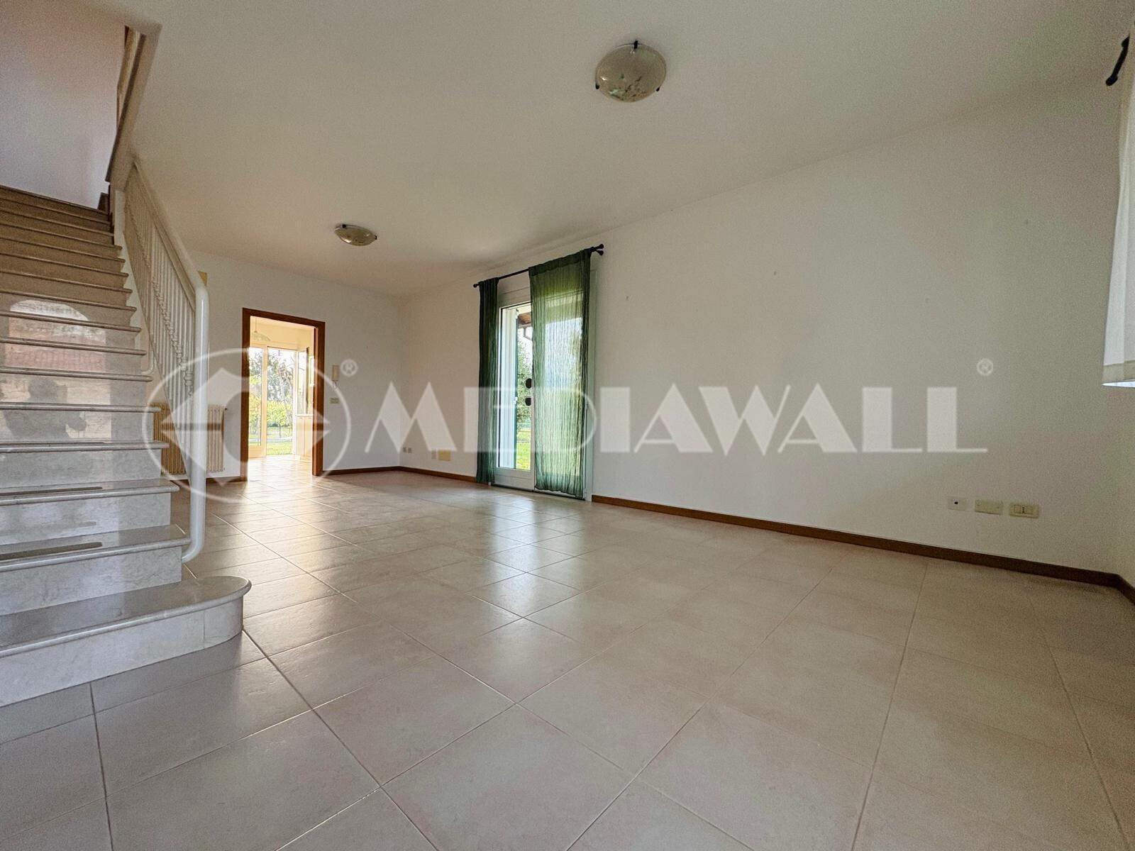 Villa a schiera, Roveredo in Piano