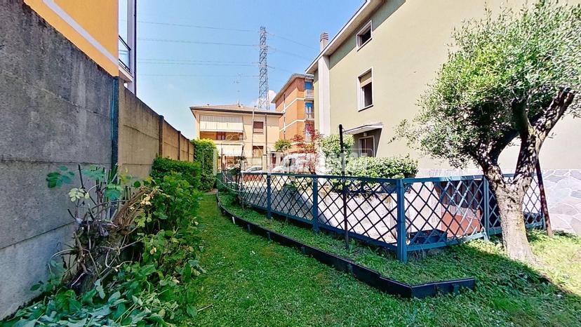 Villa in Via Alessandro Volta, Brugherio — foto 3 di 5