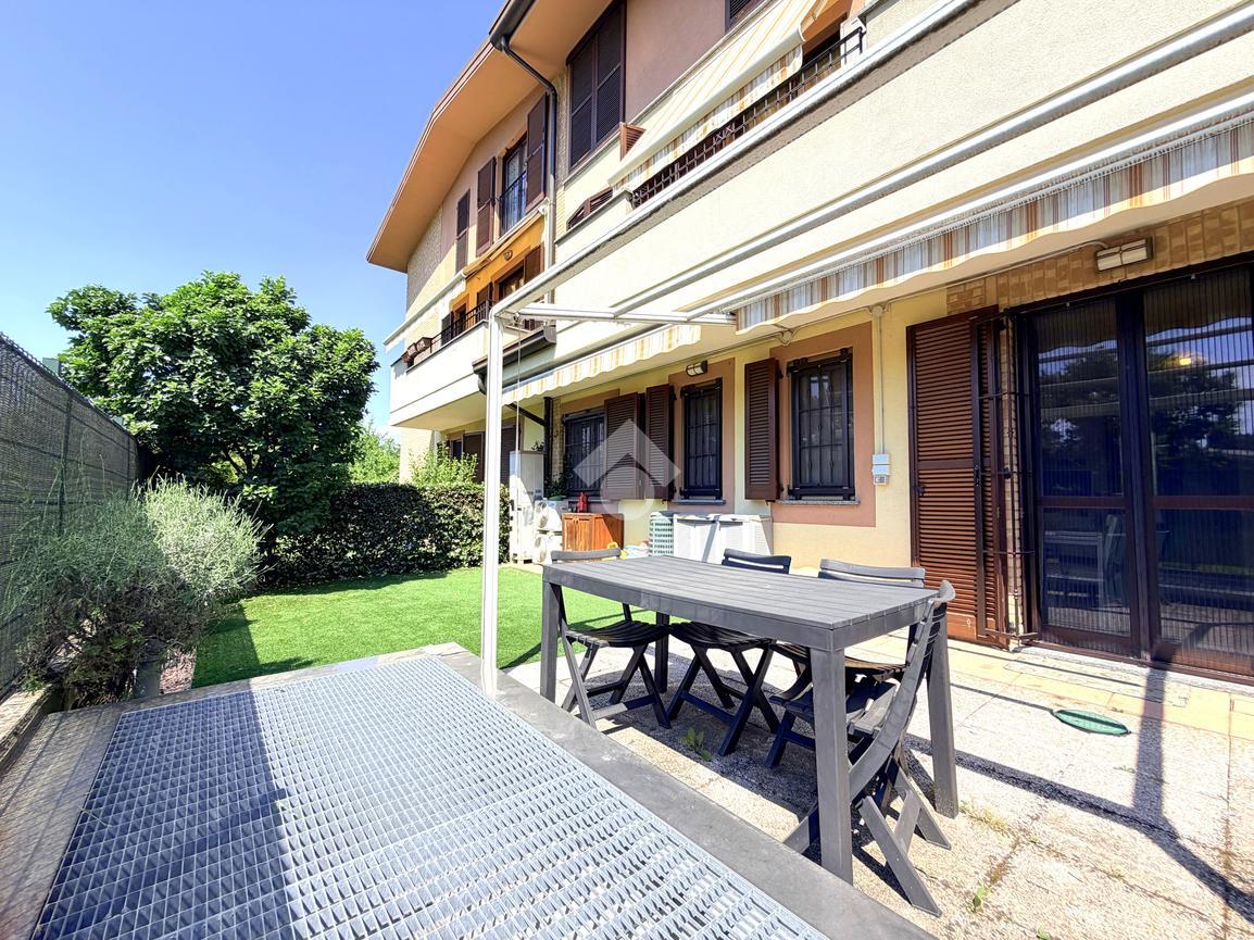 Trilocale in Via Carducci 435, Caronno Pertusella