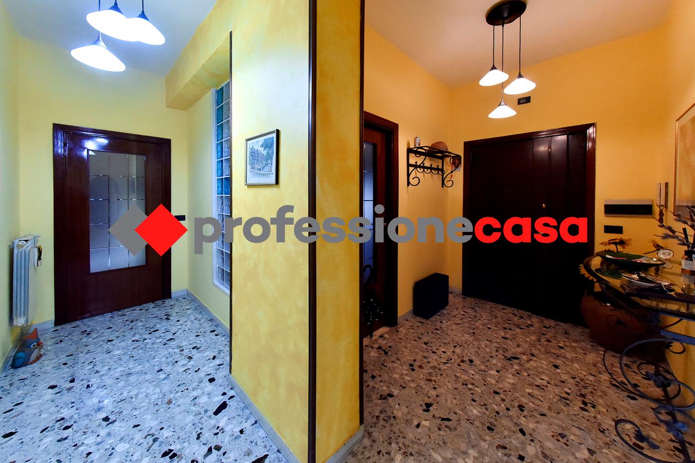 Appartamento in Viale Carlo III 101, San Nicola la Strada