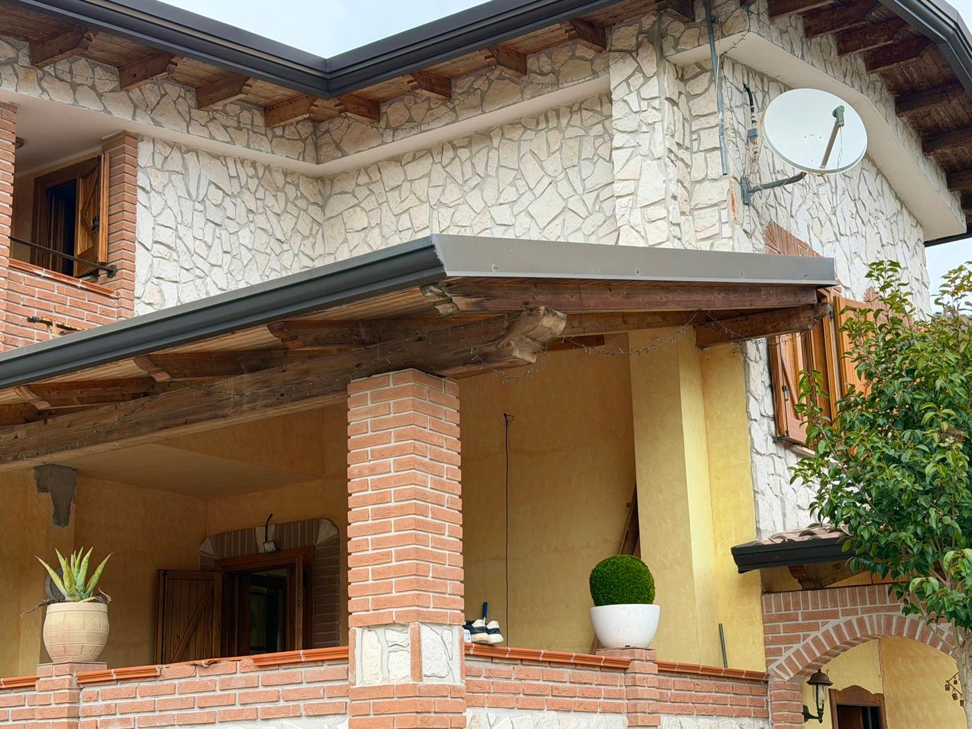 Villa bifamiliare in Viale Marcantonio Colonna  13, Fiuggi