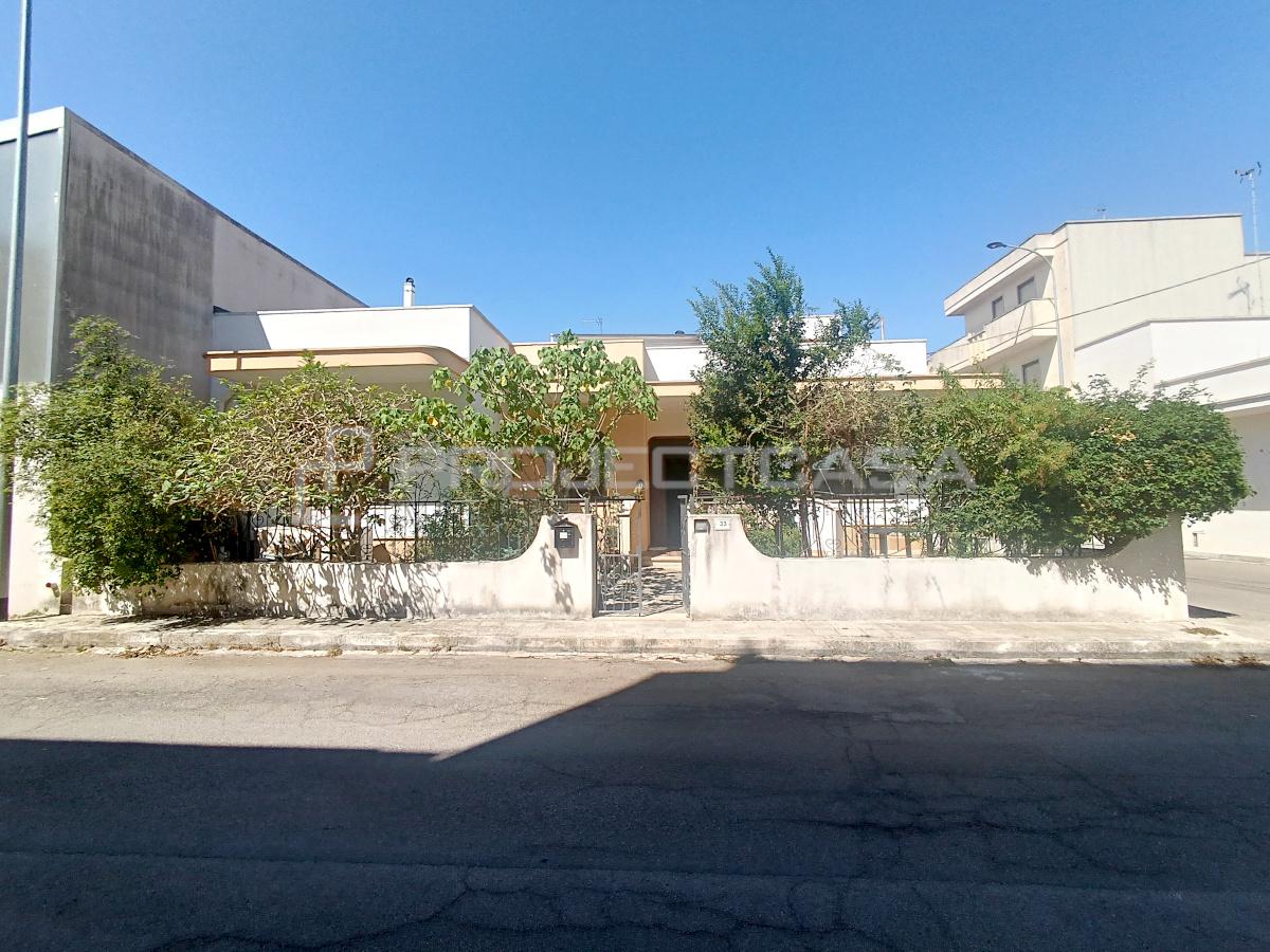 Casa indipendente in Via Antonio Gramsci 33, Aradeo