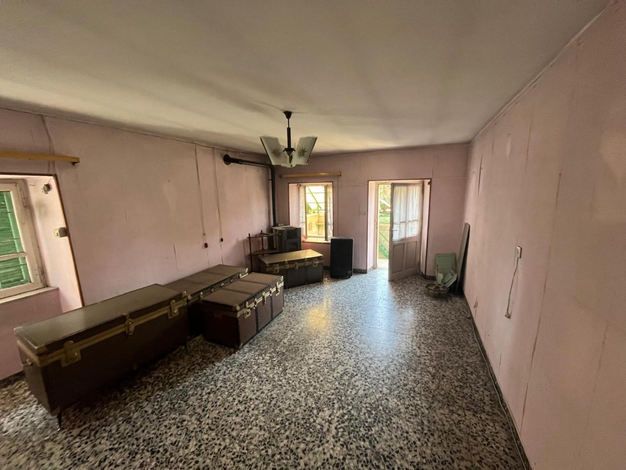 Casa indipendente in Strada Raviola, 2, Bairo