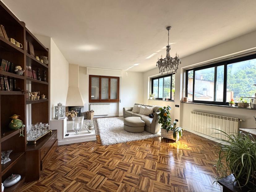 Appartamento in Via di Cavarzano, Vernio — foto 3 di 5