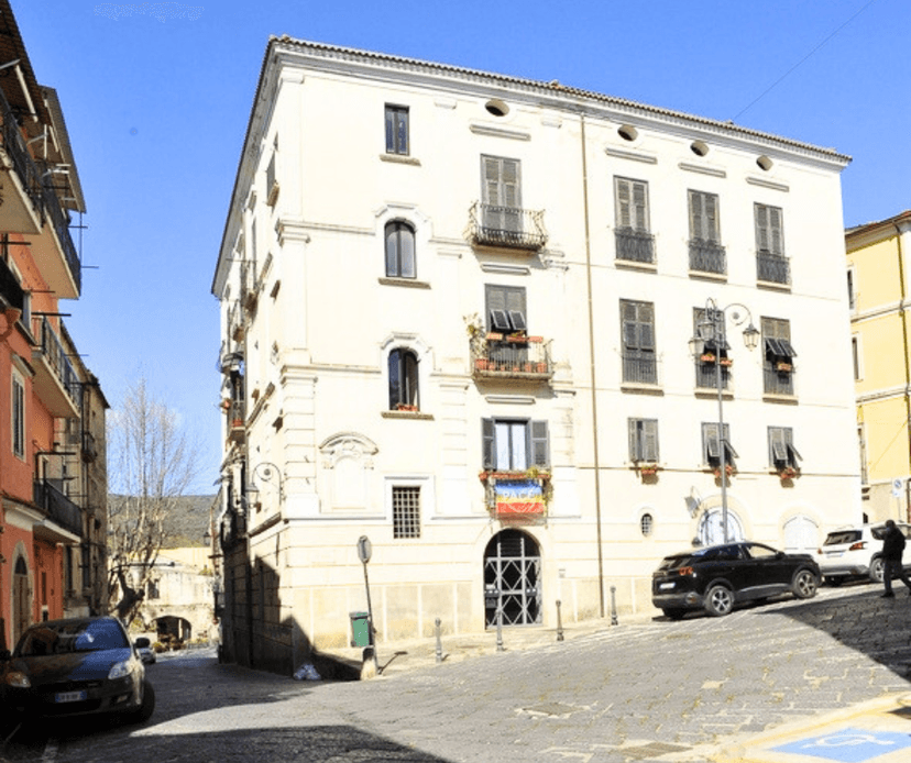 Appartamento in Piazza del Pendino 1, Eboli