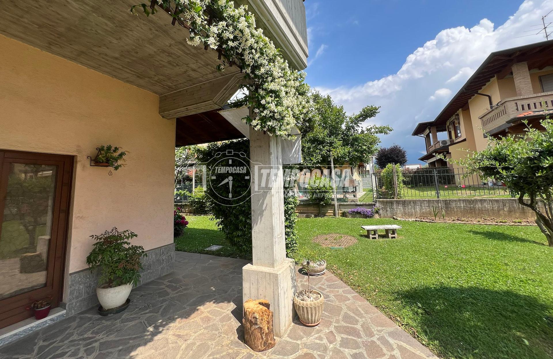 Villa a schiera in Via XXV Aprile 31, Capriolo