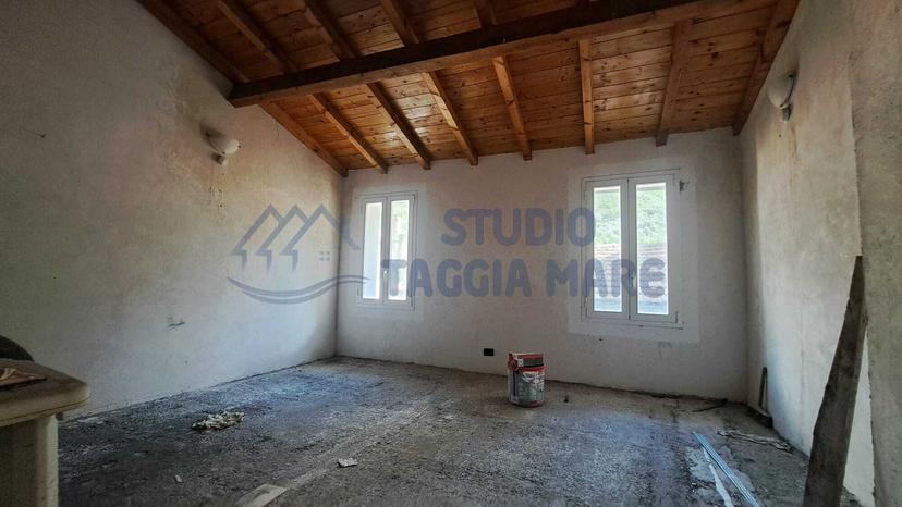 Bilocale in Via Vezzargo, Badalucco — foto 2 di 5