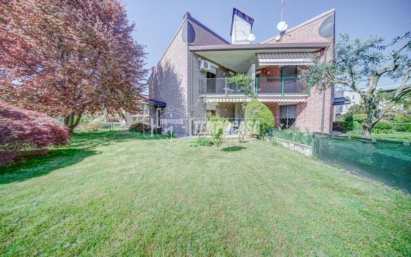 Villa a schiera in Corso della Repubblica 60, Somma Lombardo — foto 2 di 5