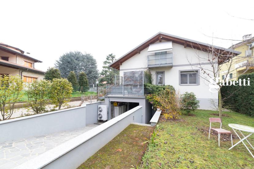 Villa in Via Fratelli Cernuschi 2/Bis, Merate — foto 4 di 5