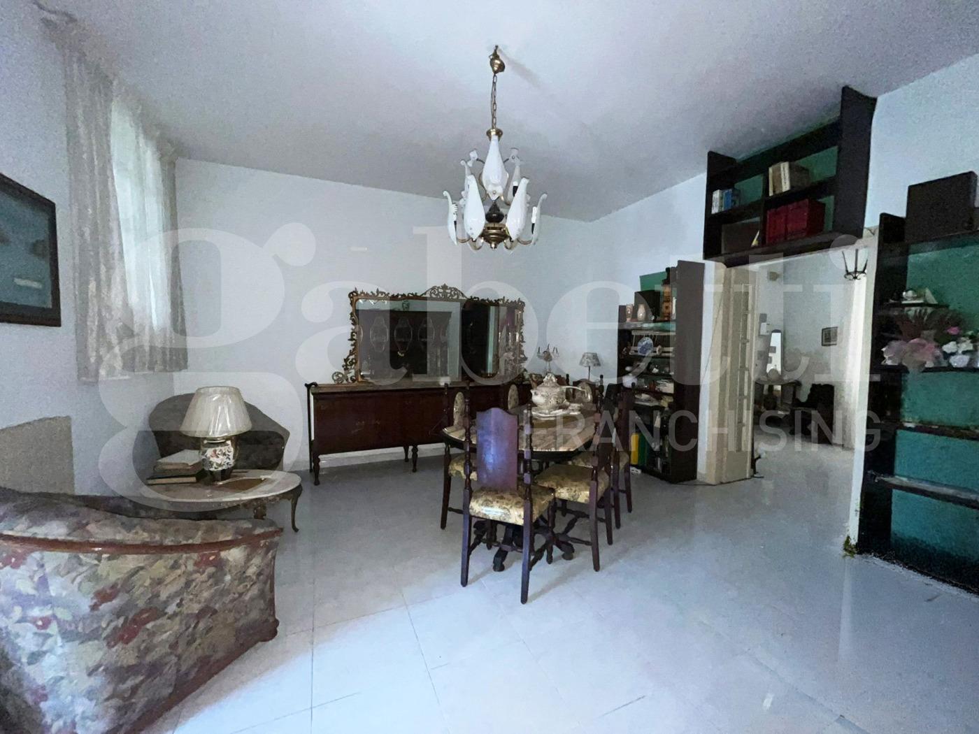 Casa indipendente in Via Napoli, Calvi Risorta
