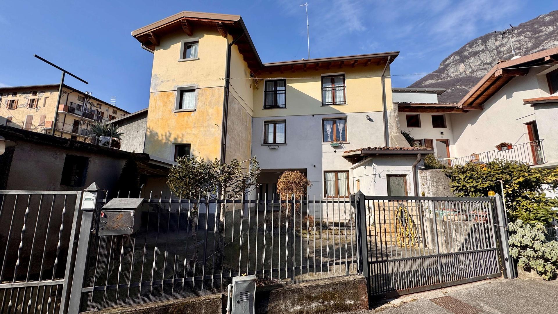 Casa indipendente in Vicolo Valle 1, Costa Volpino