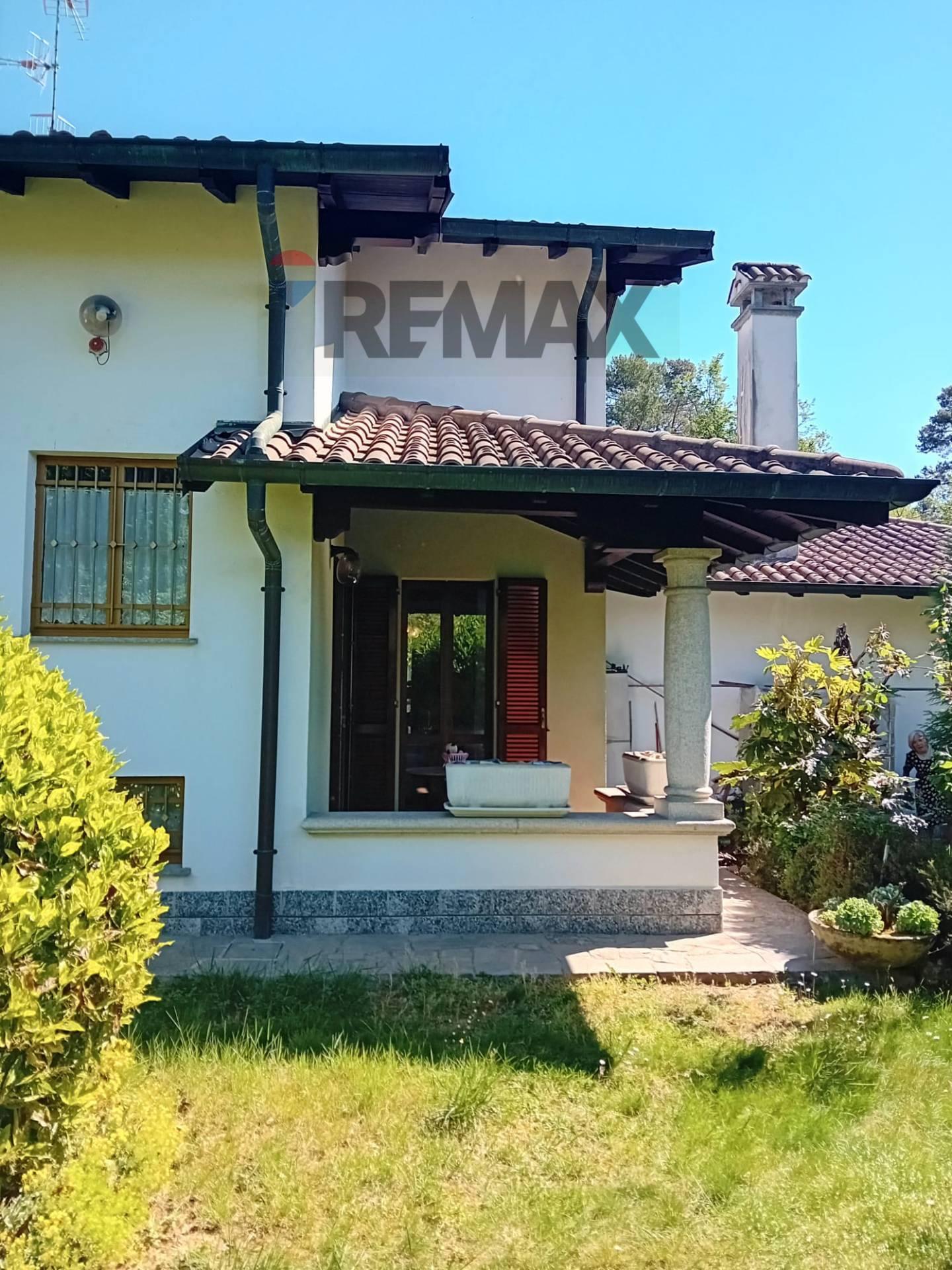Villa in Via Brianzola 21, Carnago