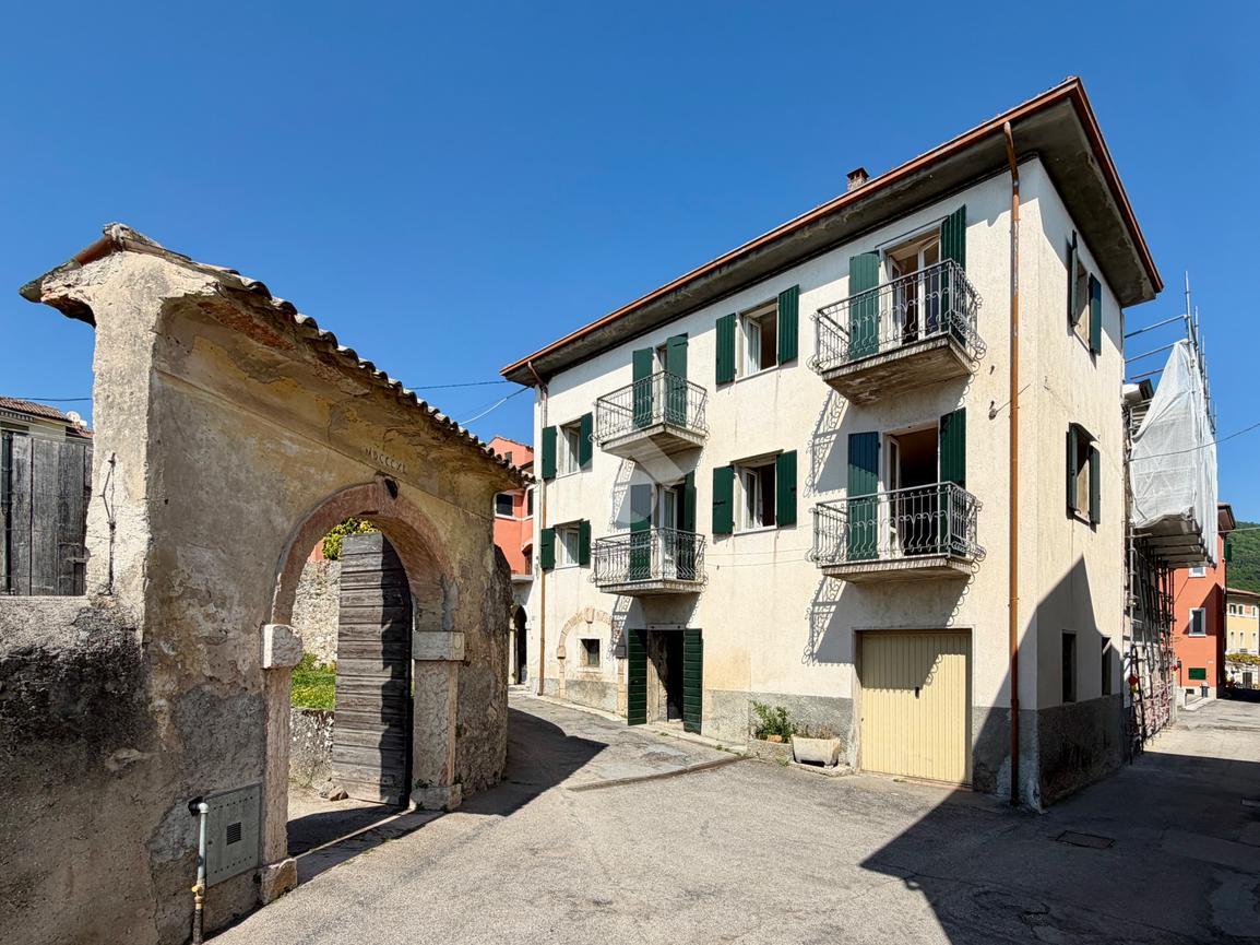 Casa indipendente in Via Fratelli Canestrari 8, Costermano